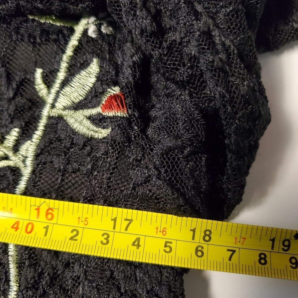 Solitaire floral embroidered black lace bellsleeve top size small - Picture 13 of 15